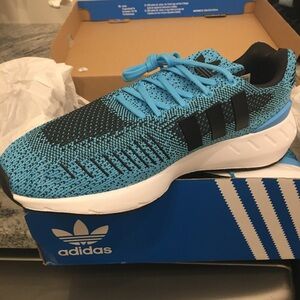 ADIDAS SWIFT RUN 22 SHOES